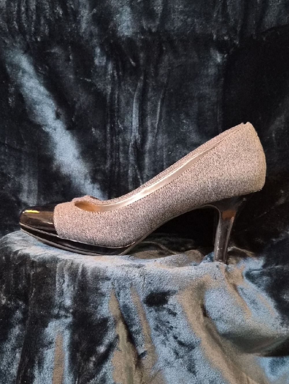 Bandolino Grey Heather Pump with Black Patent Toe Cap/Heel Sz 9.5